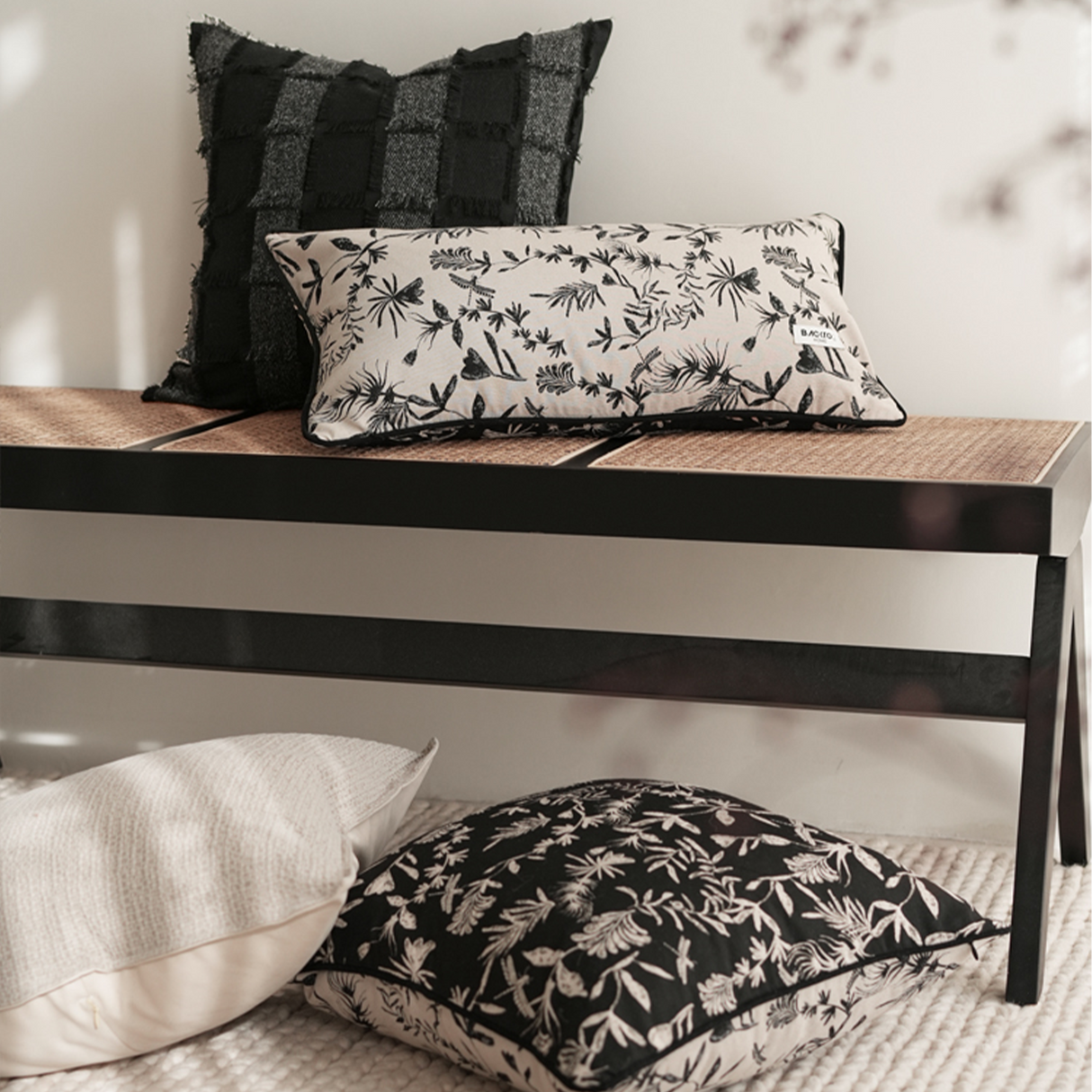 وسادة مزخرفة