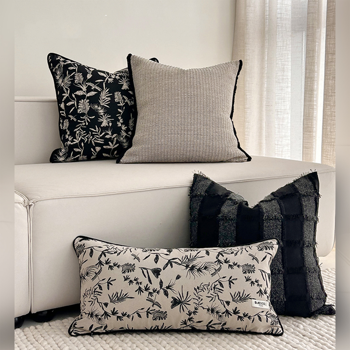 وسادة مزخرفة