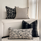 وسادة مزخرفة