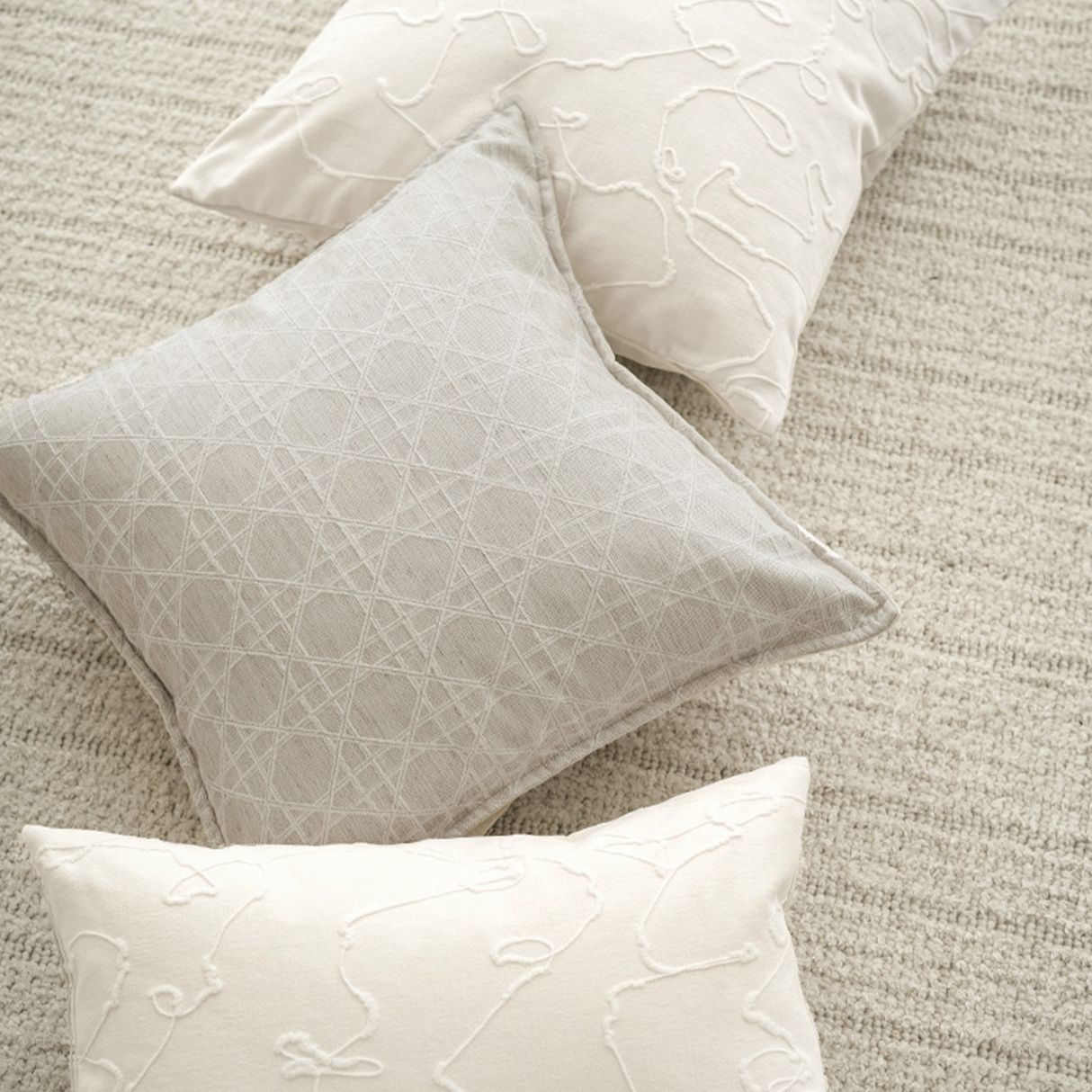 وسادة مزخرفة