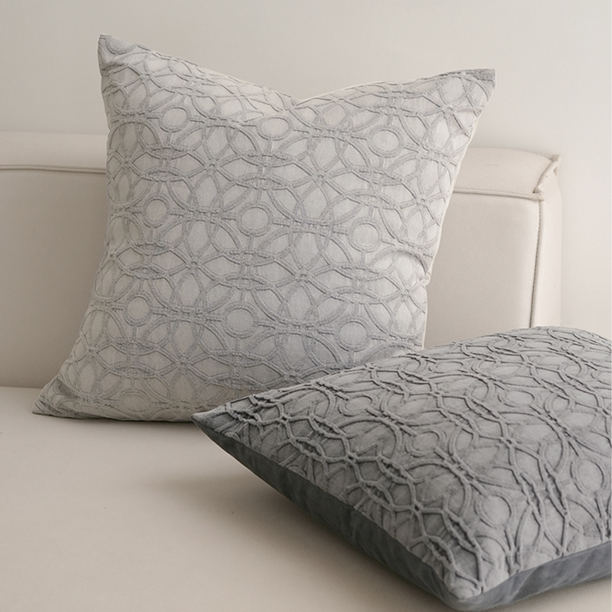 وسادة مزخرفة