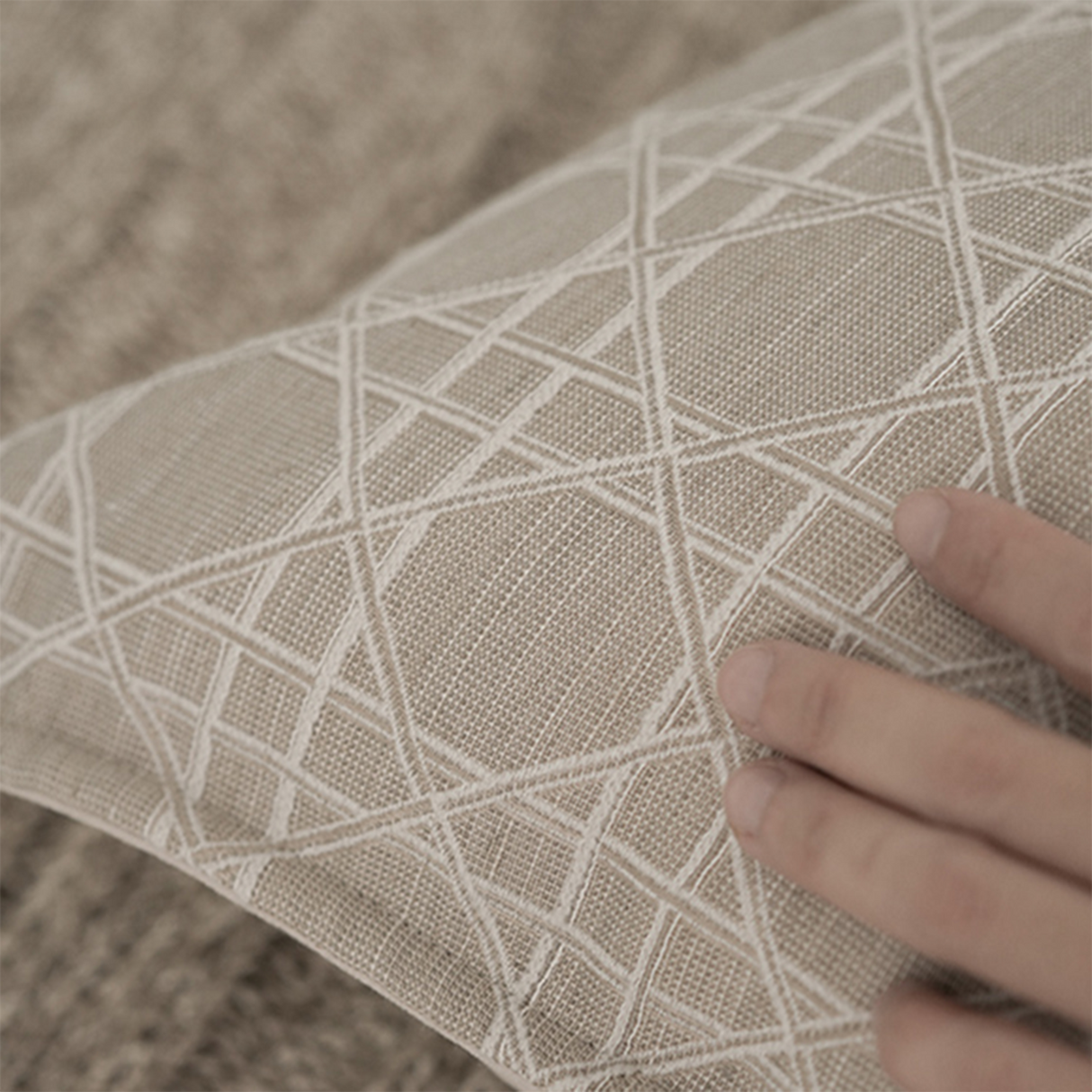 وسادة مزخرفة