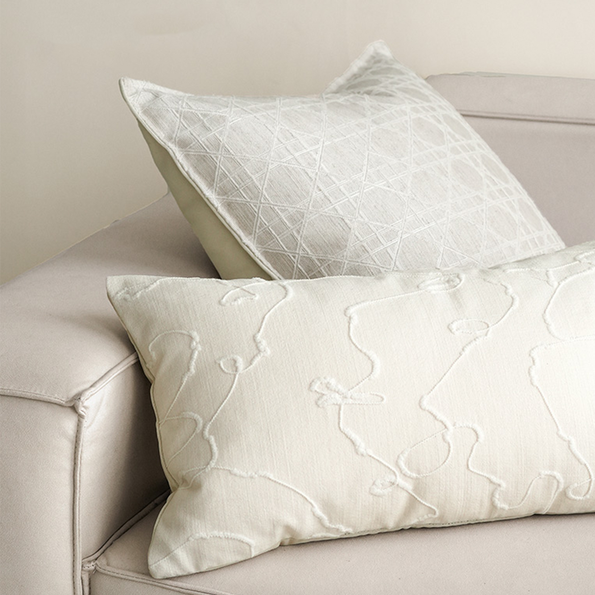 وسادة مزخرفة