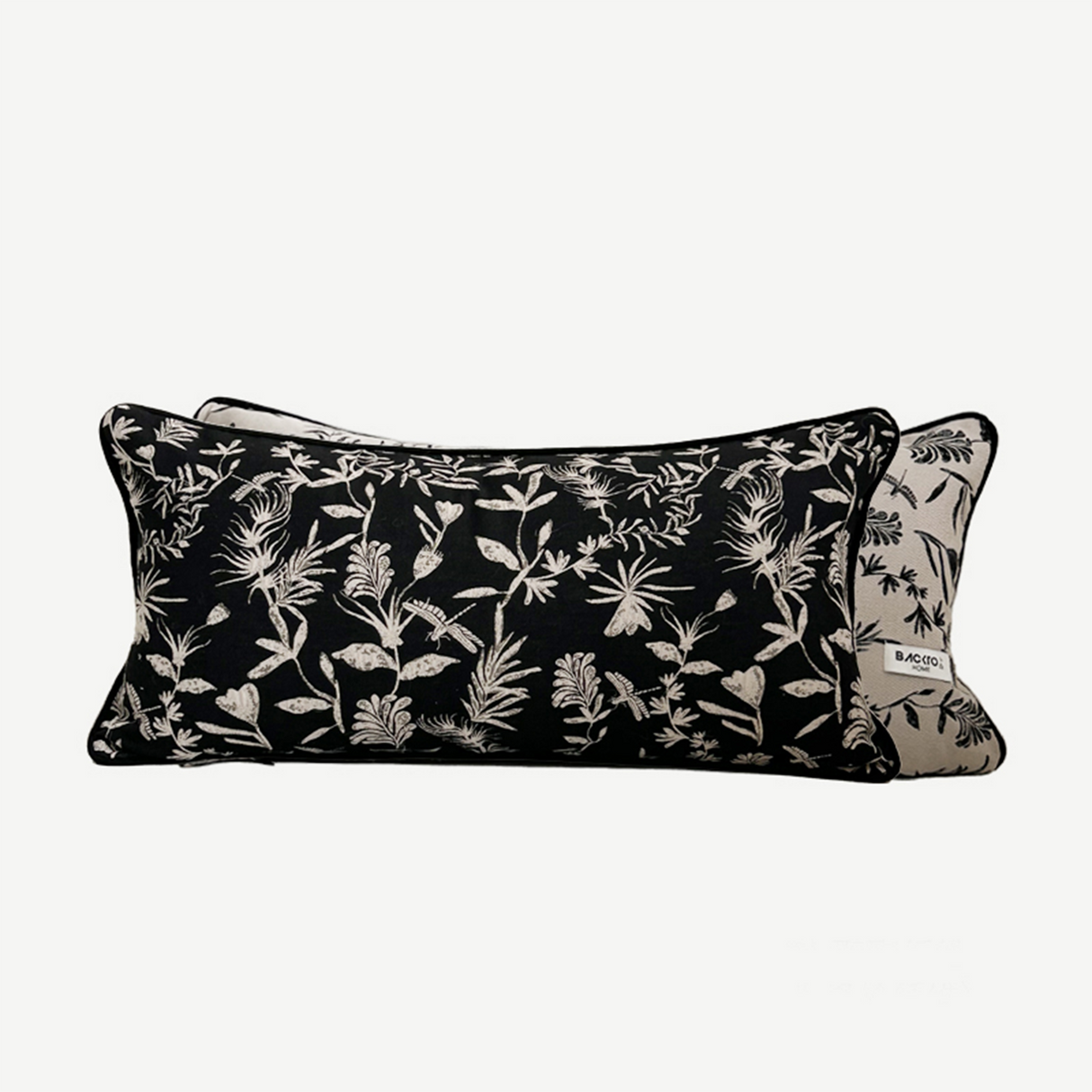 وسادة مزخرفة