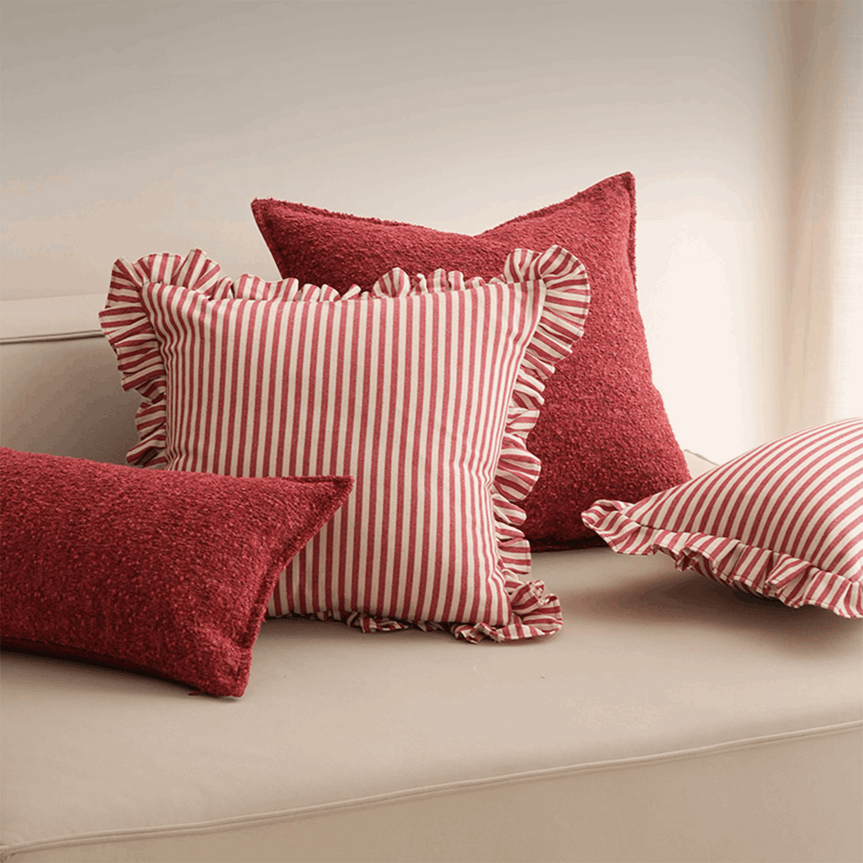 وسادة مزخرفة