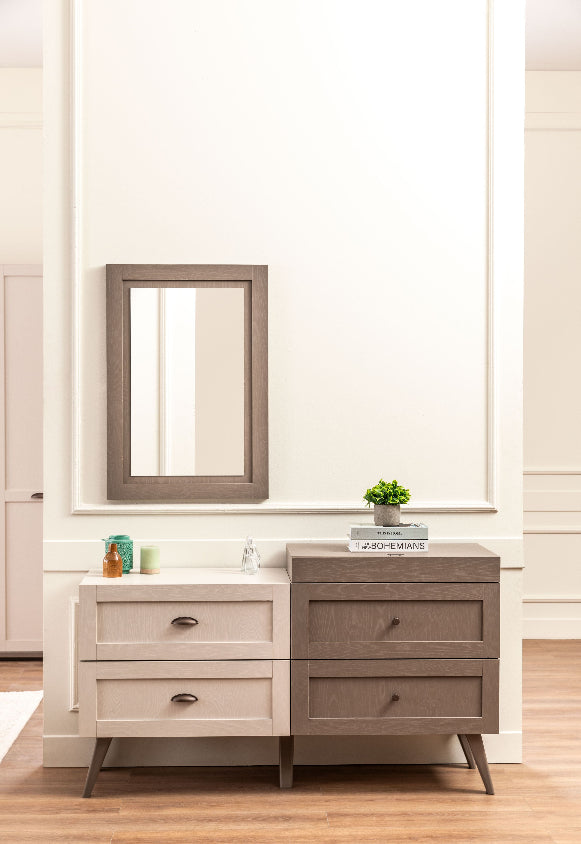 تسريحة موس مع مراية باللون البني الفاتح والغامق