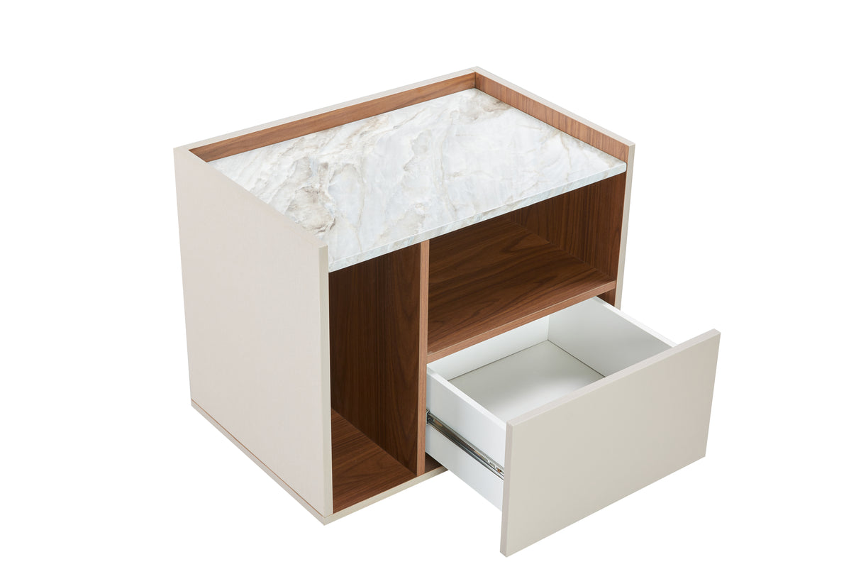 غرفة نوم سافينا باللون الأبيض