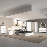 غرفة نوم أورينا باللون الأبيض