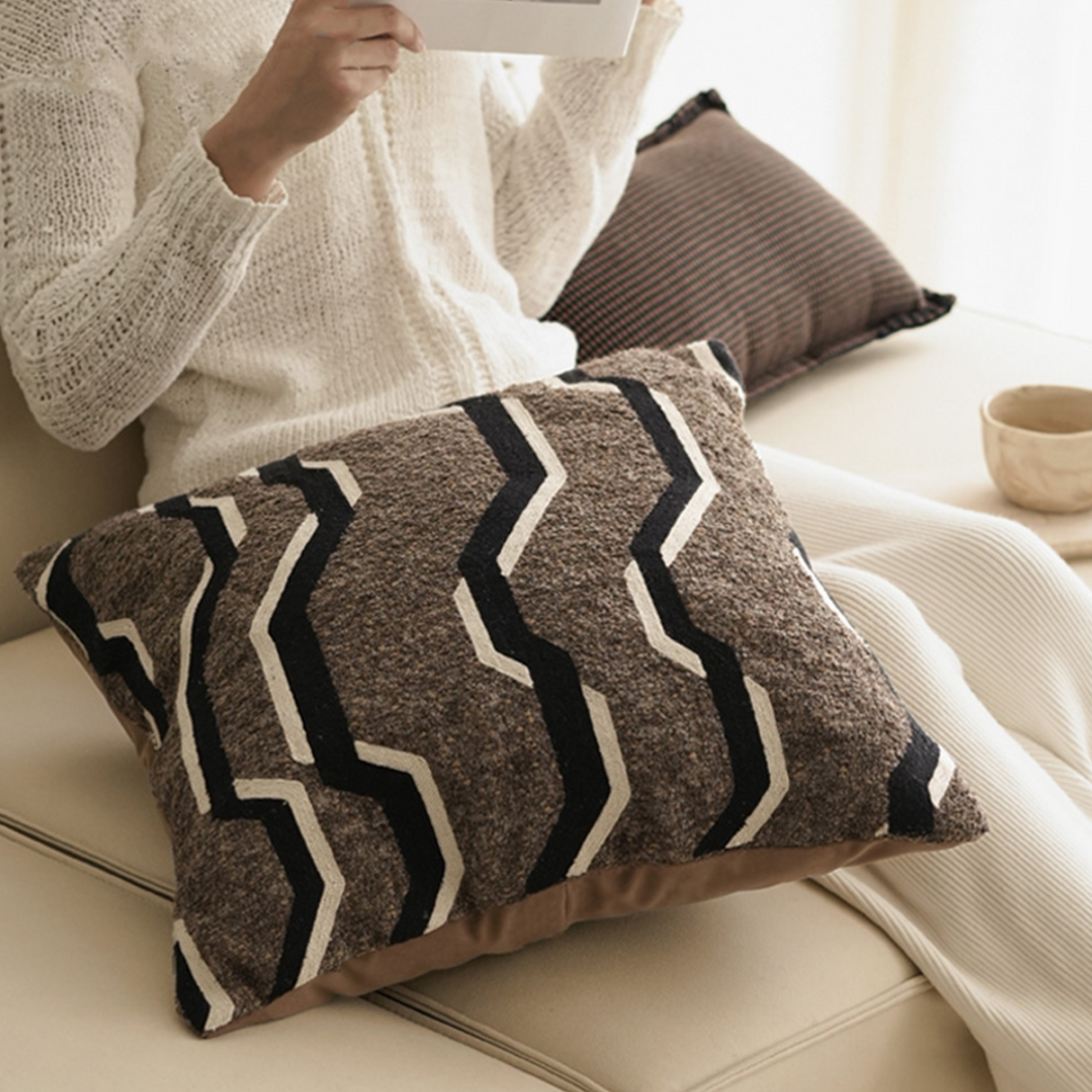 وسادة مزخرفة