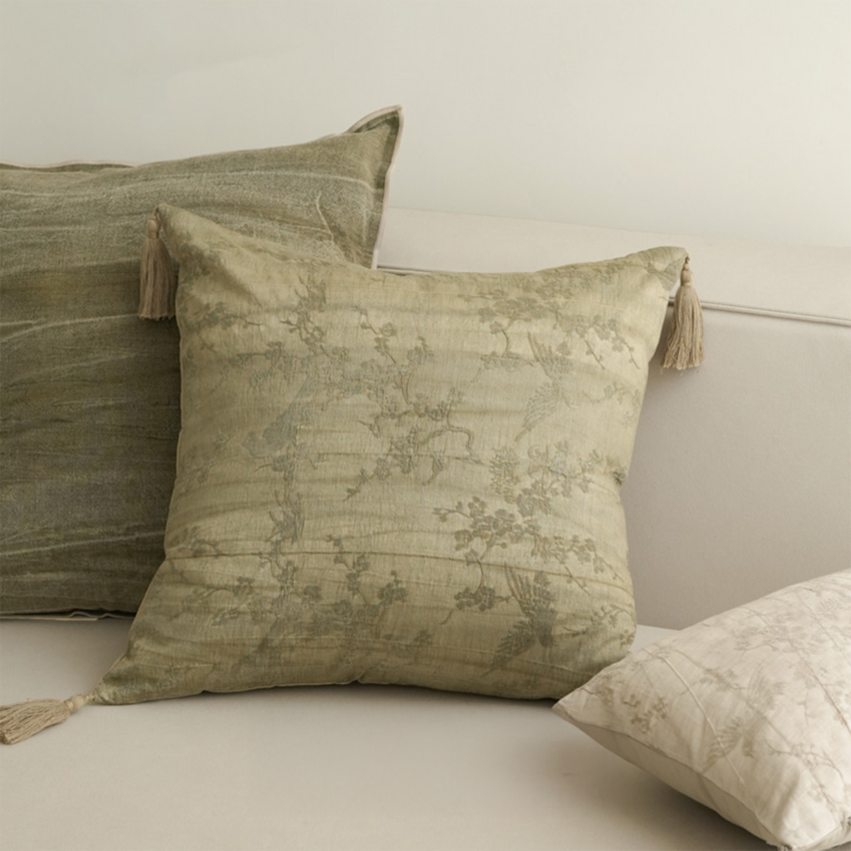 وسادة مزخرفة