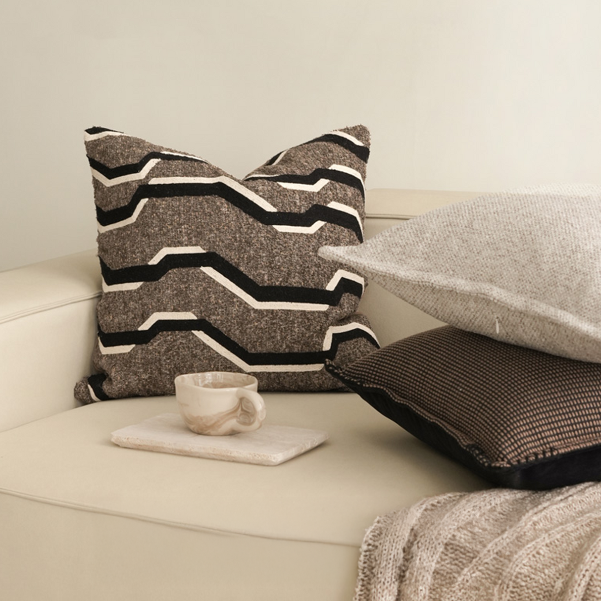 وسادة مزخرفة