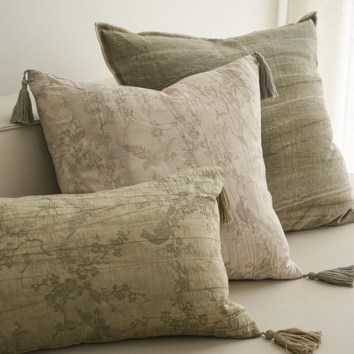 وسادة مزخرفة