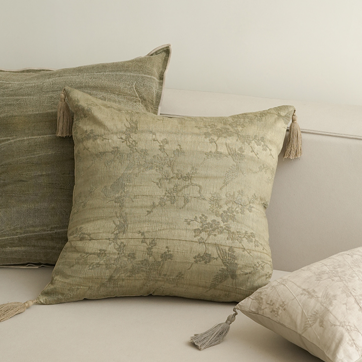 وسادة مزخرفة