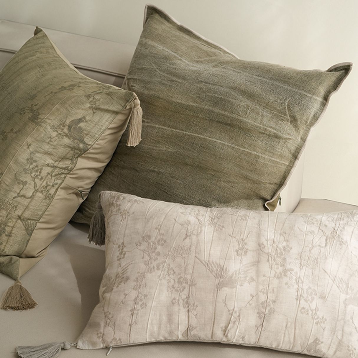 وسادة مزخرفة