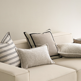 وسادة مزخرفة