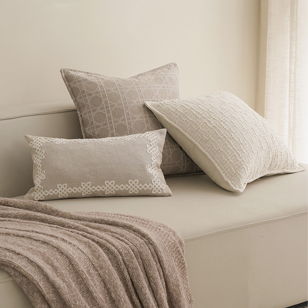 وسادة مزخرفة