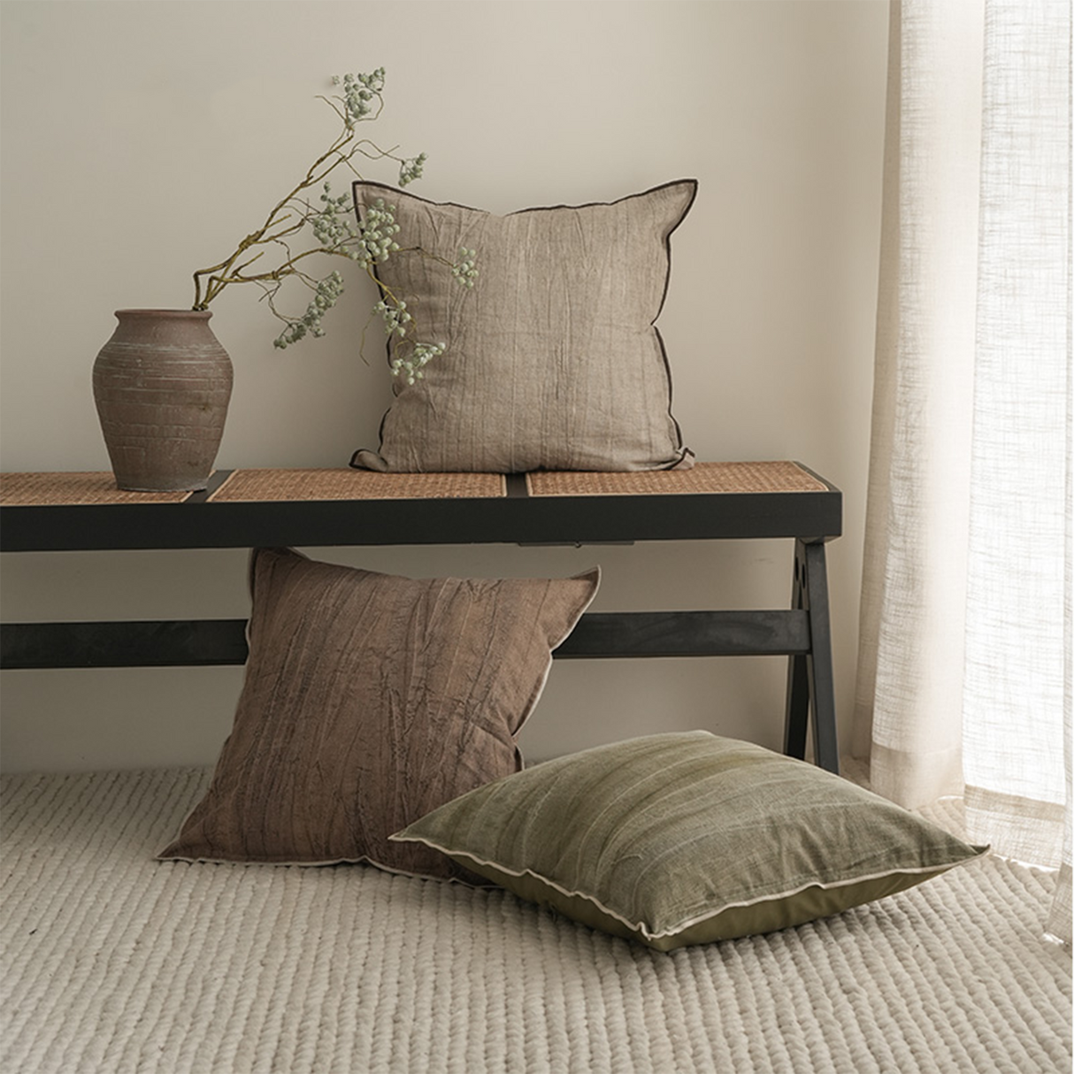 وسادة مزخرفة