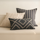 وسادة مزخرفة