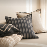 وسادة مزخرفة