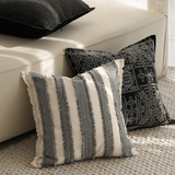 وسادة مزخرفة