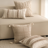 وسادة مزخرفة