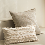 وسادة مزخرفة