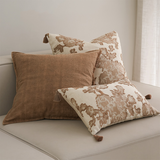 وسادة مزخرفة