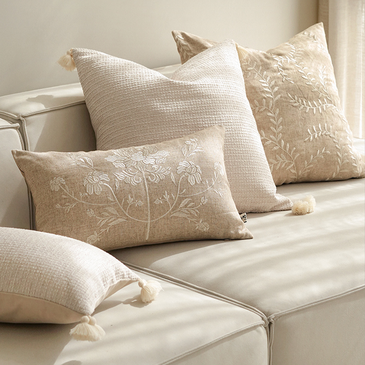 وسادة مزخرفة