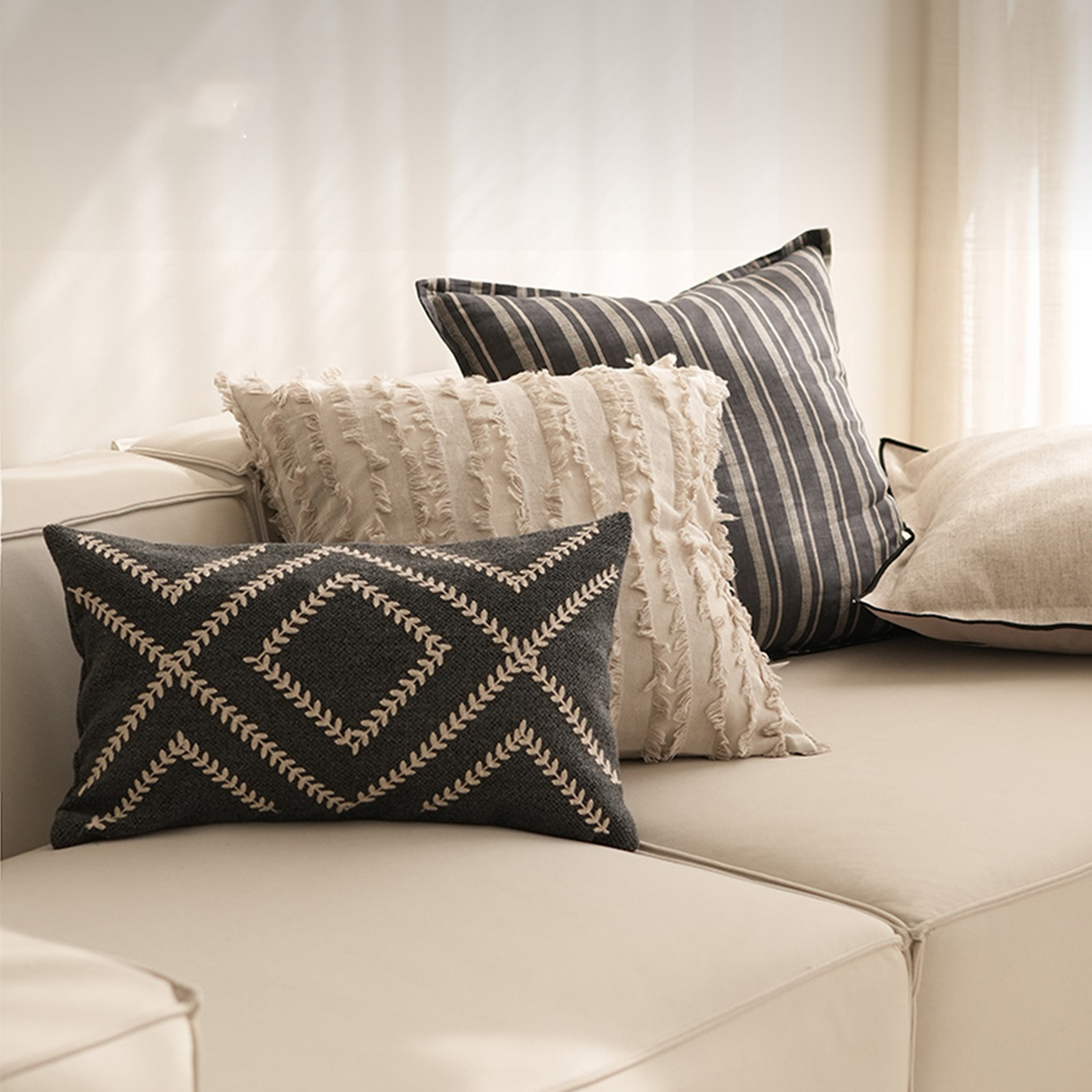 وسادة مزخرفة