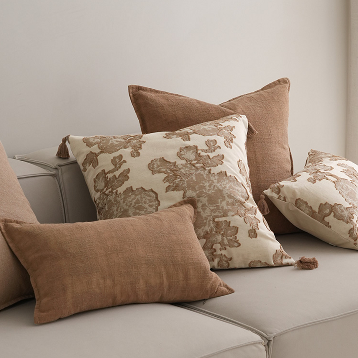 وسادة مزخرفة