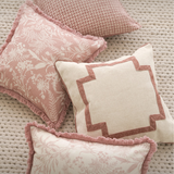 وسادة مزخرفة