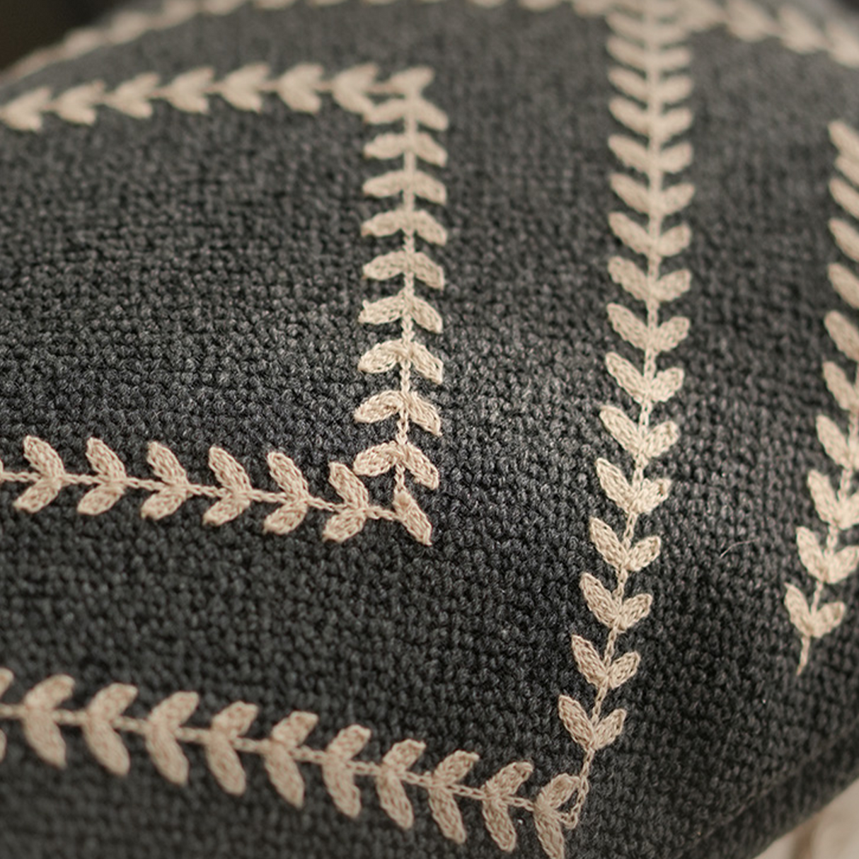 وسادة مزخرفة