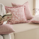 وسادة مزخرفة