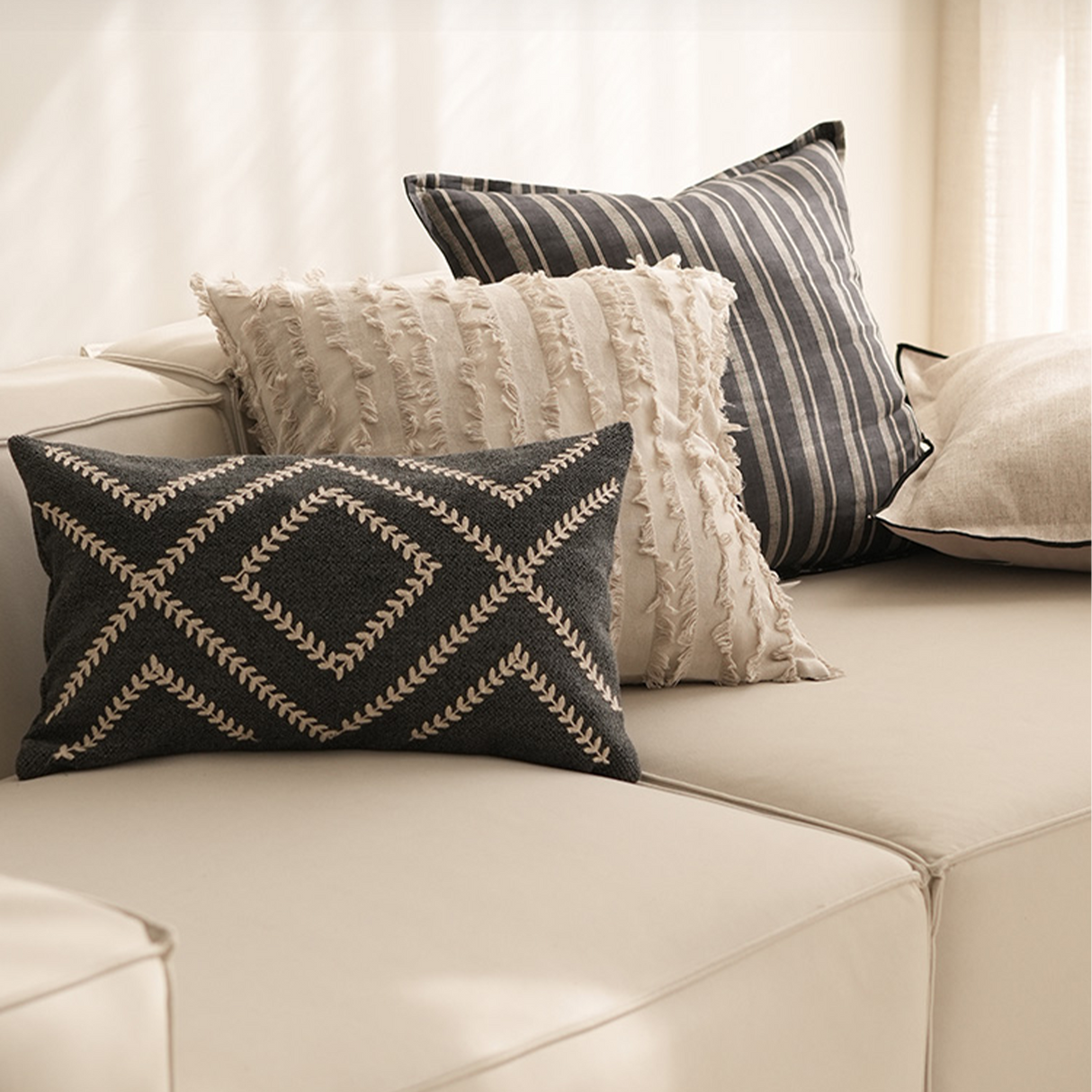 وسادة مزخرفة