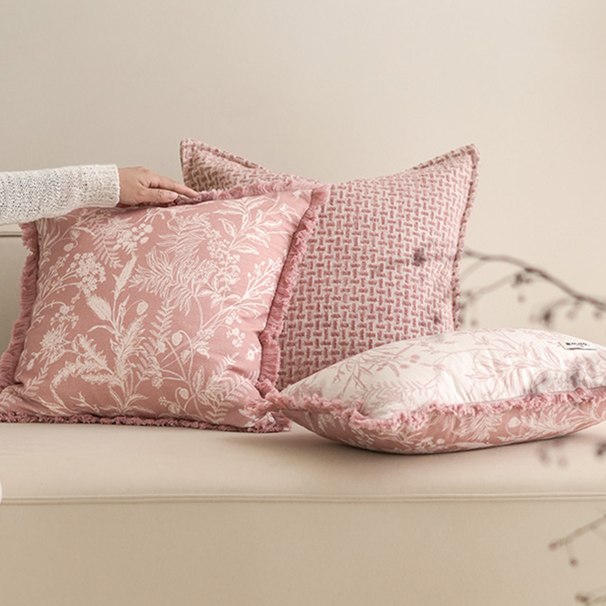 وسادة مزخرفة