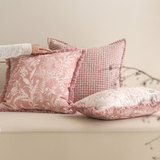 وسادة مزخرفة