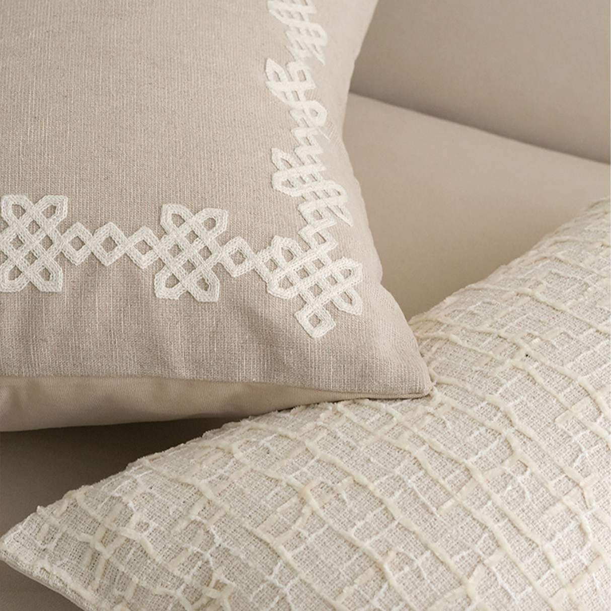 وسادة مزخرفة