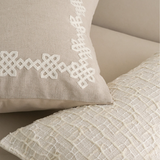 وسادة مزخرفة