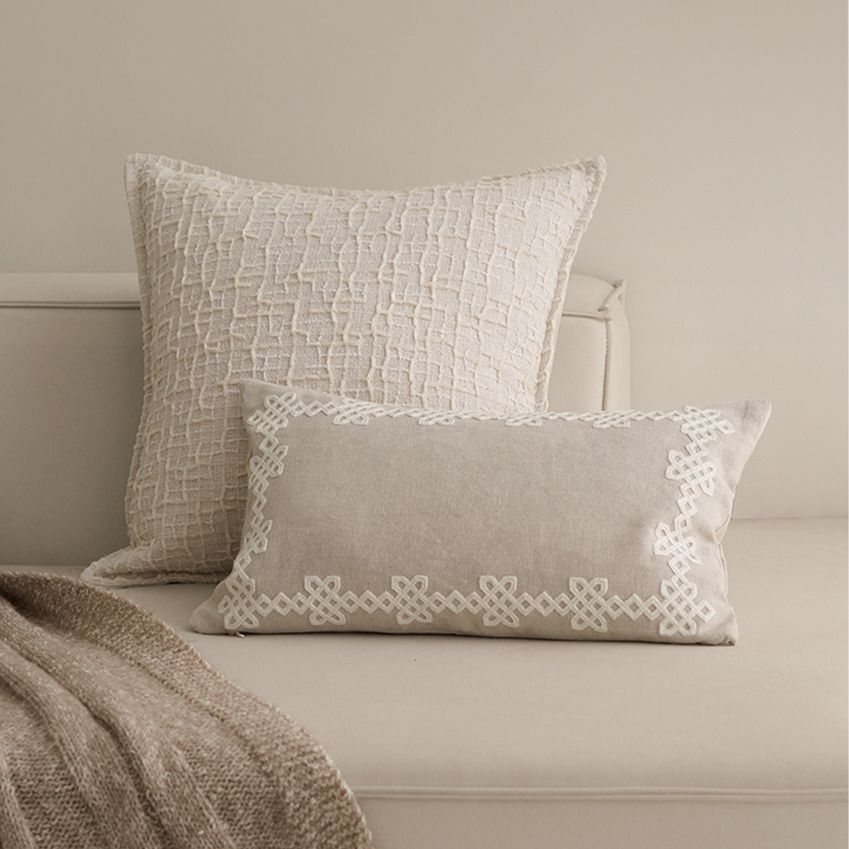 وسادة مزخرفة