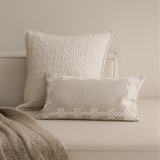 وسادة مزخرفة