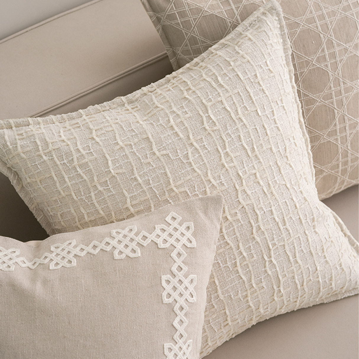 وسادة مزخرفة