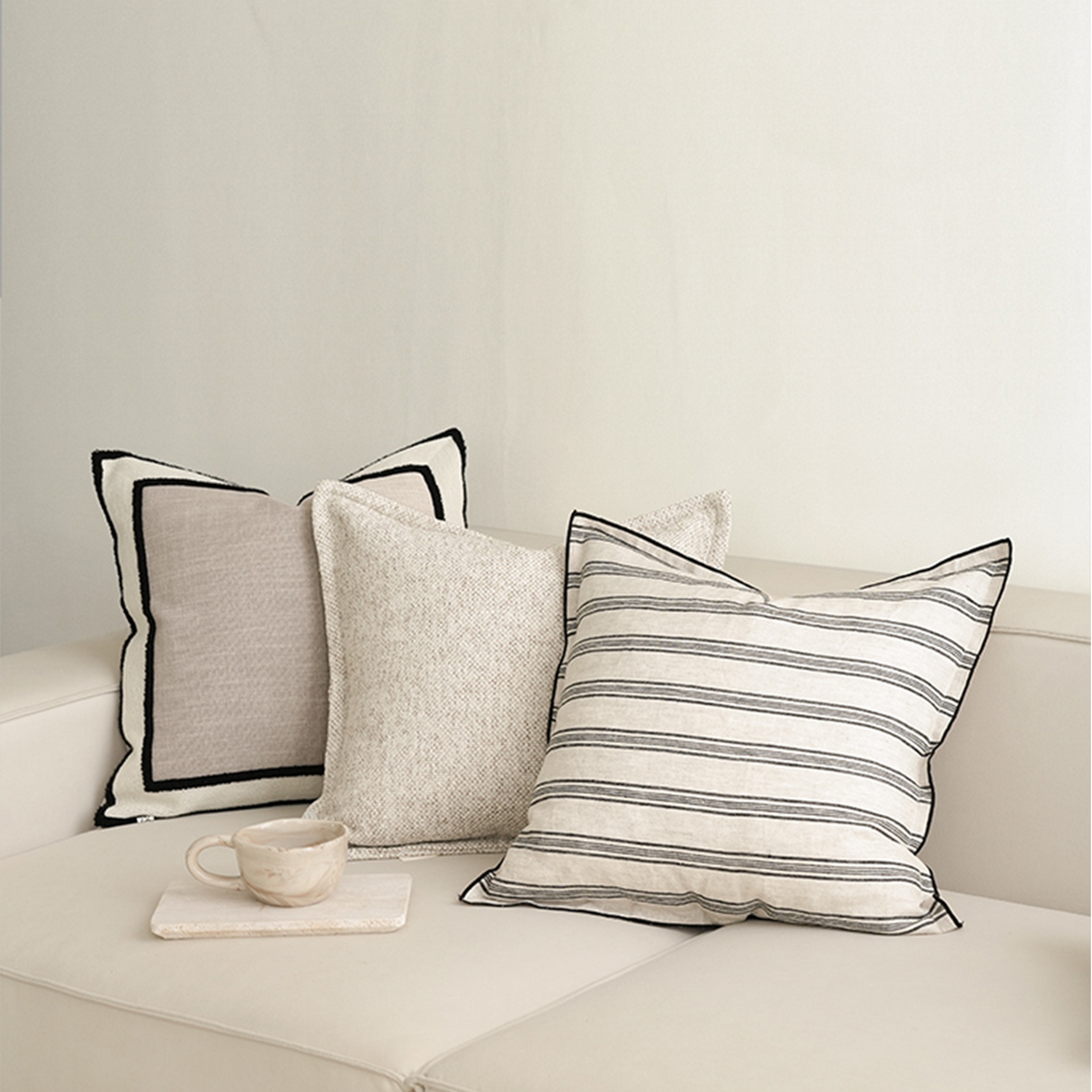 وسادة مزخرفة