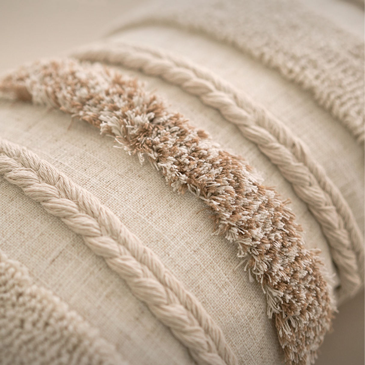 وسادة مزخرفة