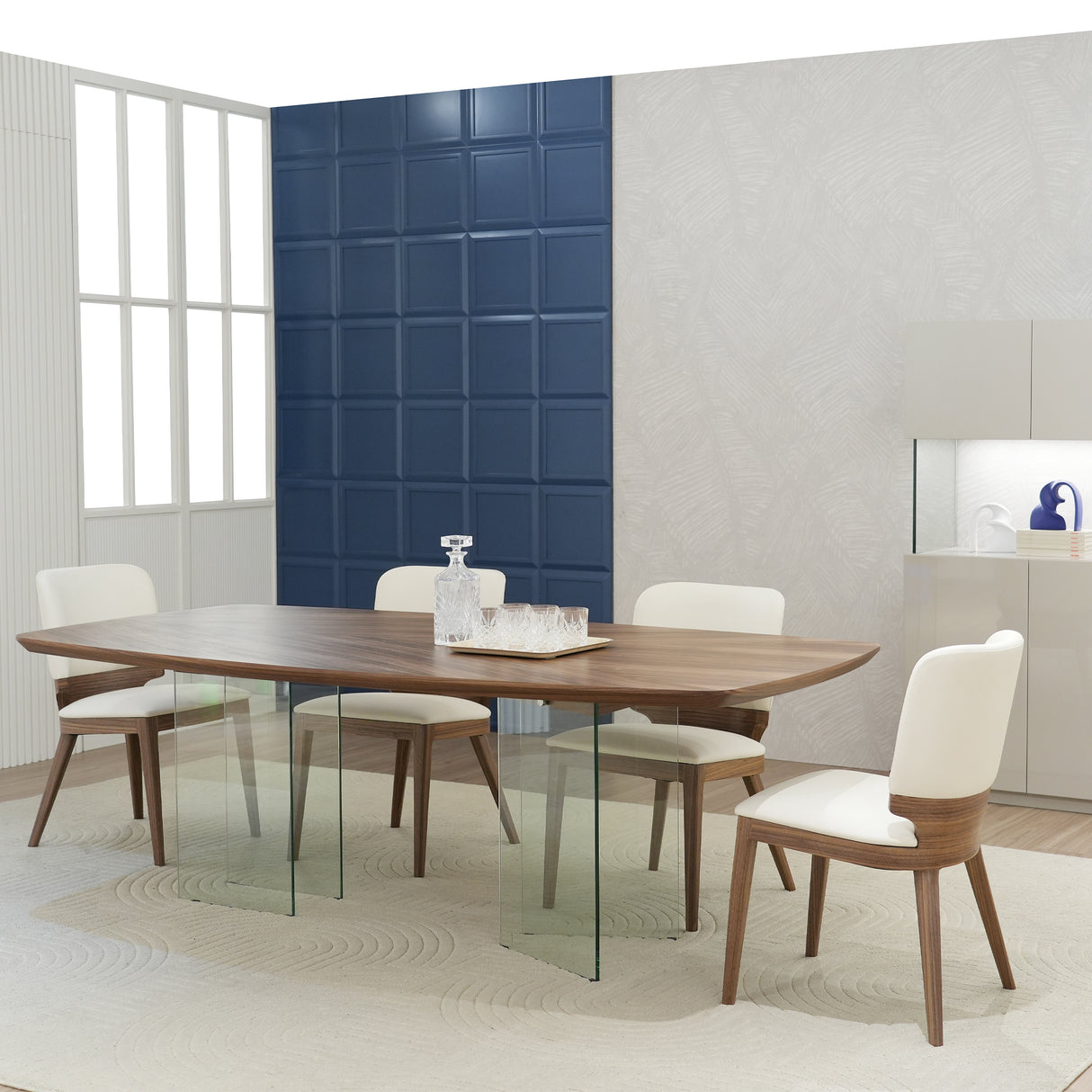 طاولة طعام ألين باللون البني