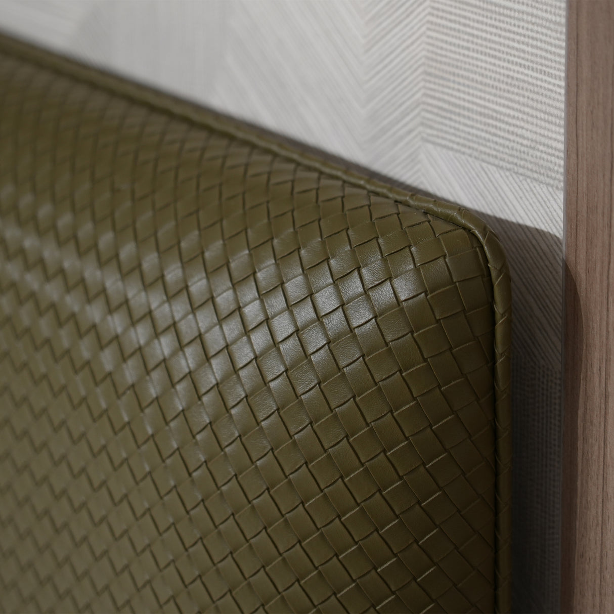 سرير كلايف باللون الأخضر