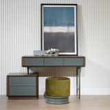 مكتب لافين باللون البني والرمادي