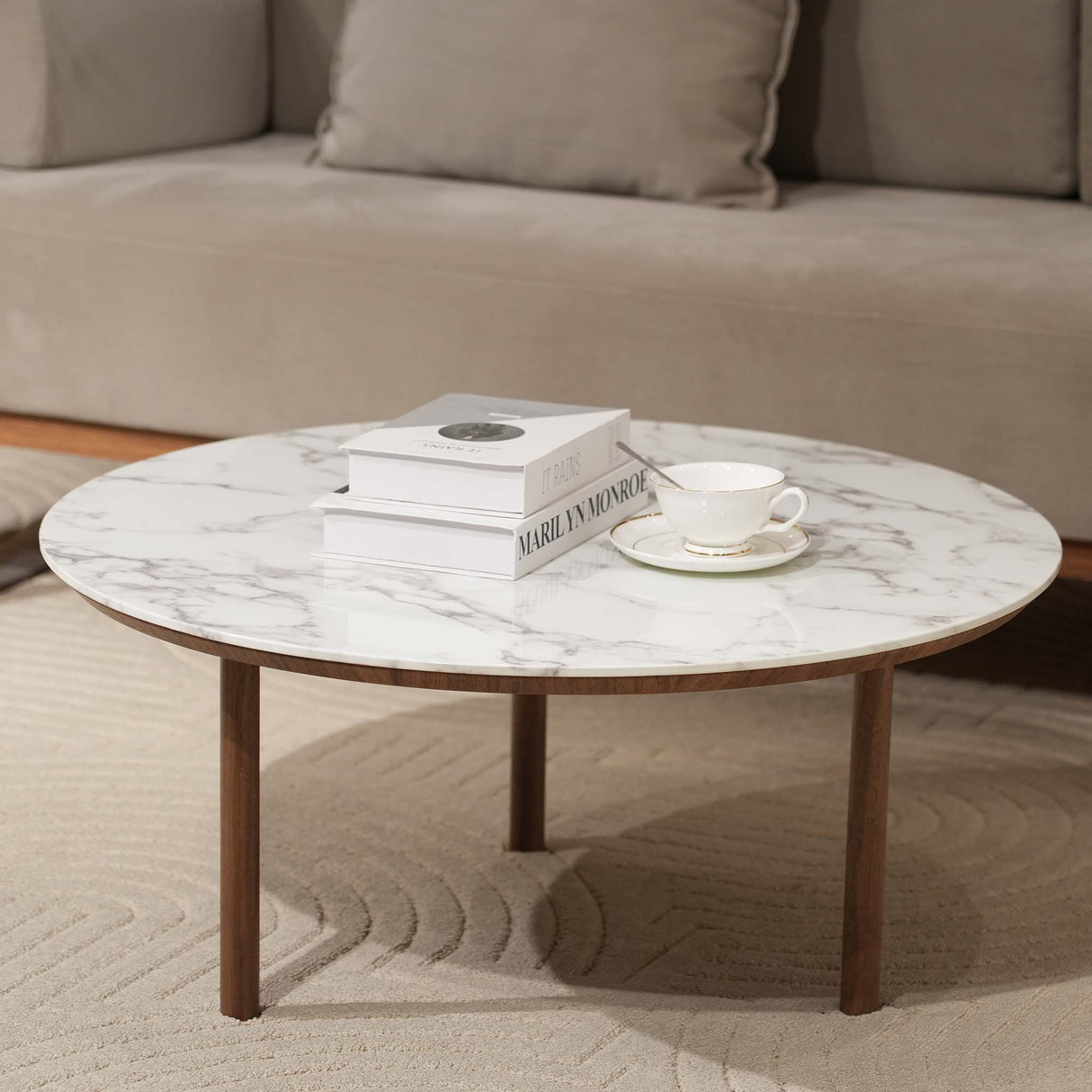 طاولة وسطية ألترا باللون البني أو الأبيض