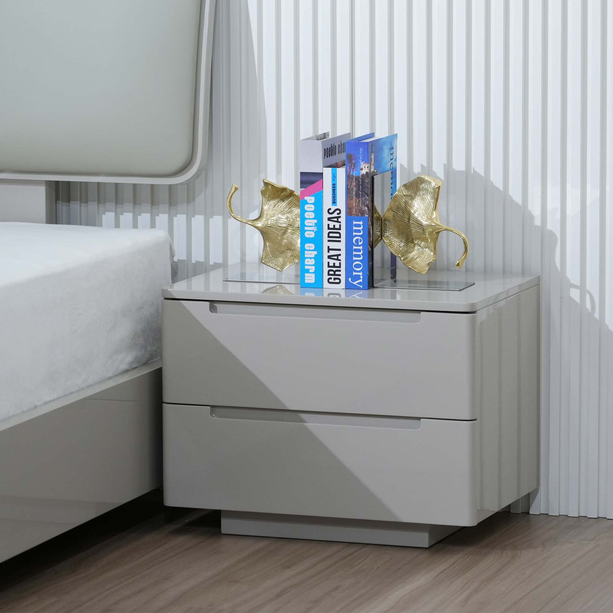 كمدينو ريڤا باللون الأبيض