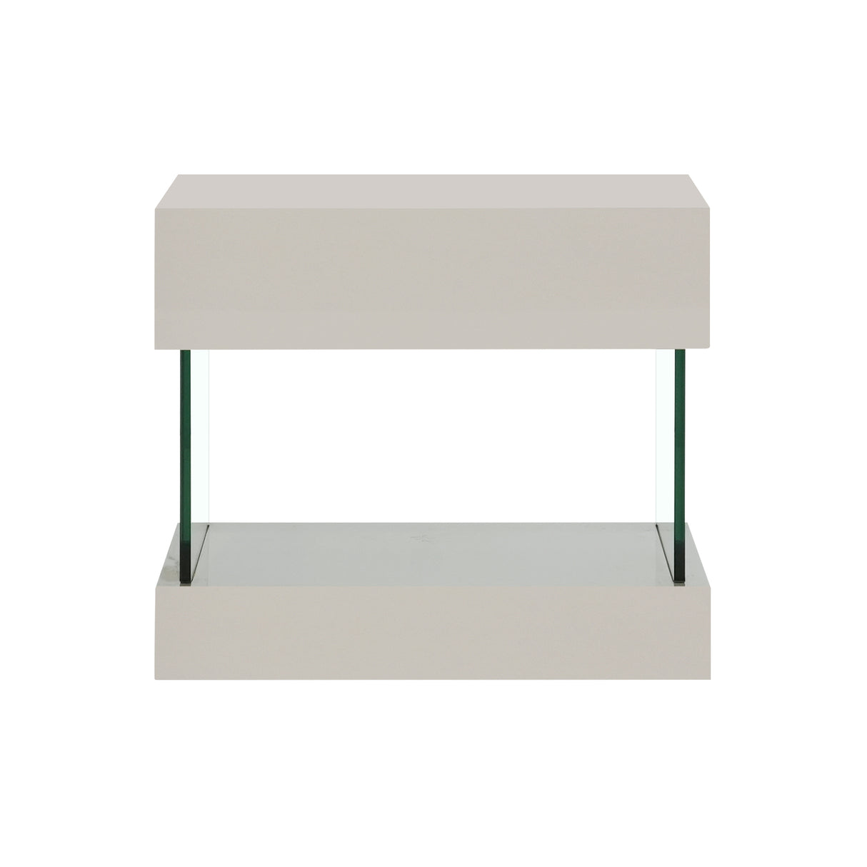 كمدينو أميليا باللون الأبيض