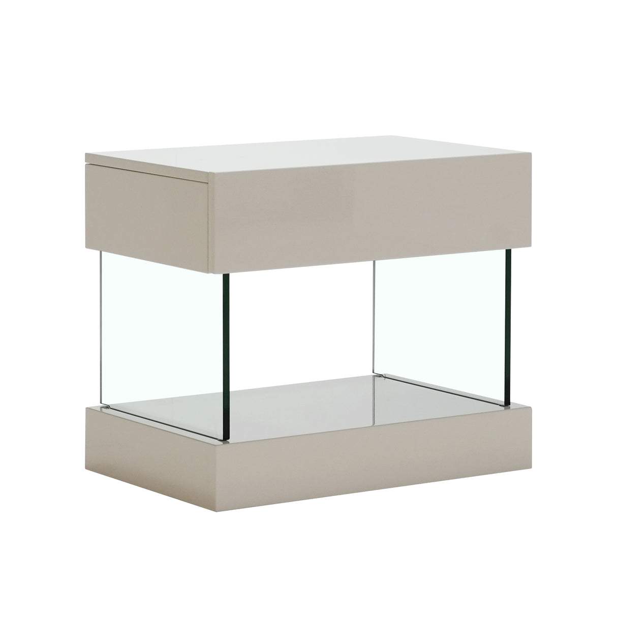 كمدينو أميليا باللون الأبيض